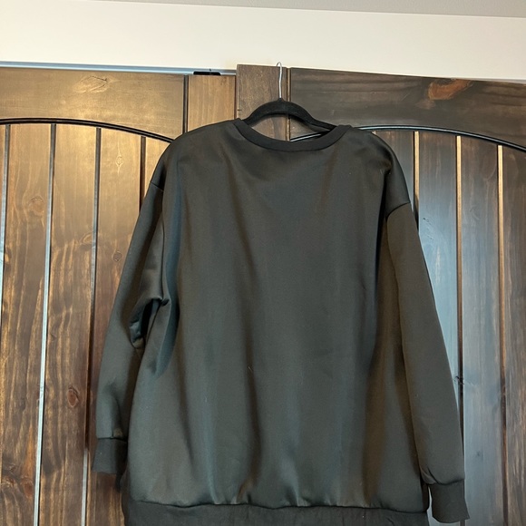 SHEIN Curve sweatshirt 3x fits like 2X - Picture 4 of 7
